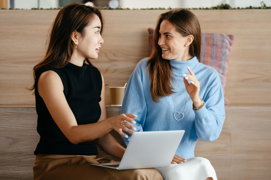 LinkedIn vs Job Boards: A discussion of choosing and using both jobs boards and LinkedIn when hunting for a job 